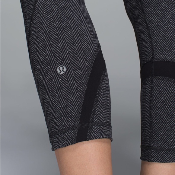 LULULEMON Run Inspire Crop II Luxtreme Leggings in Giant Herringbone Black - Picture 8 of 13